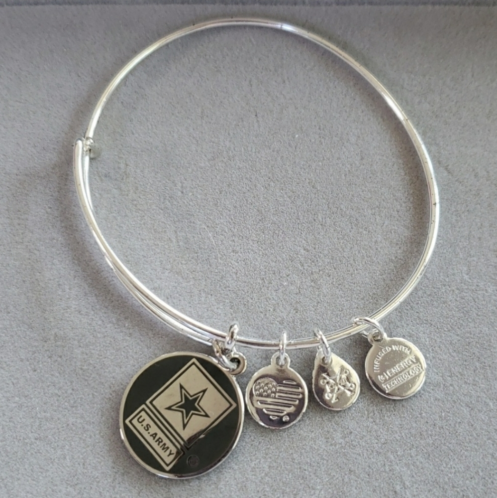 28. Army charm bracelet - Picture 5 of 5